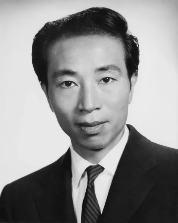 Portrait of performer Stephen Cheng